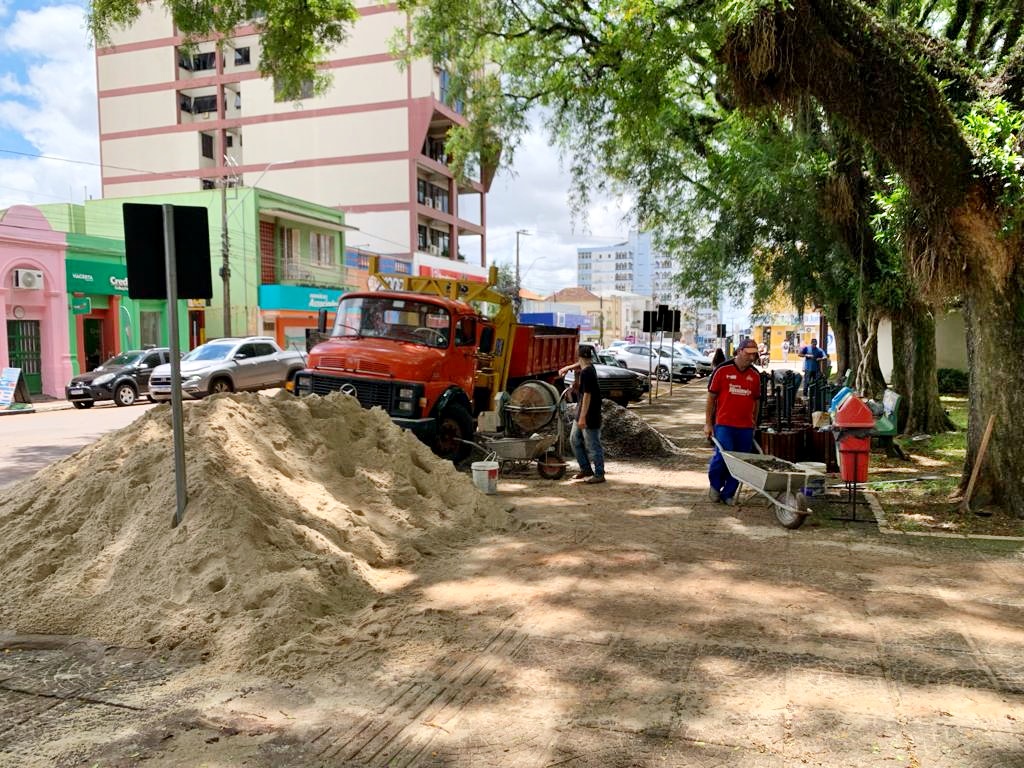 Nova empresa retoma as obras de revitalização da Praça da Matriz 