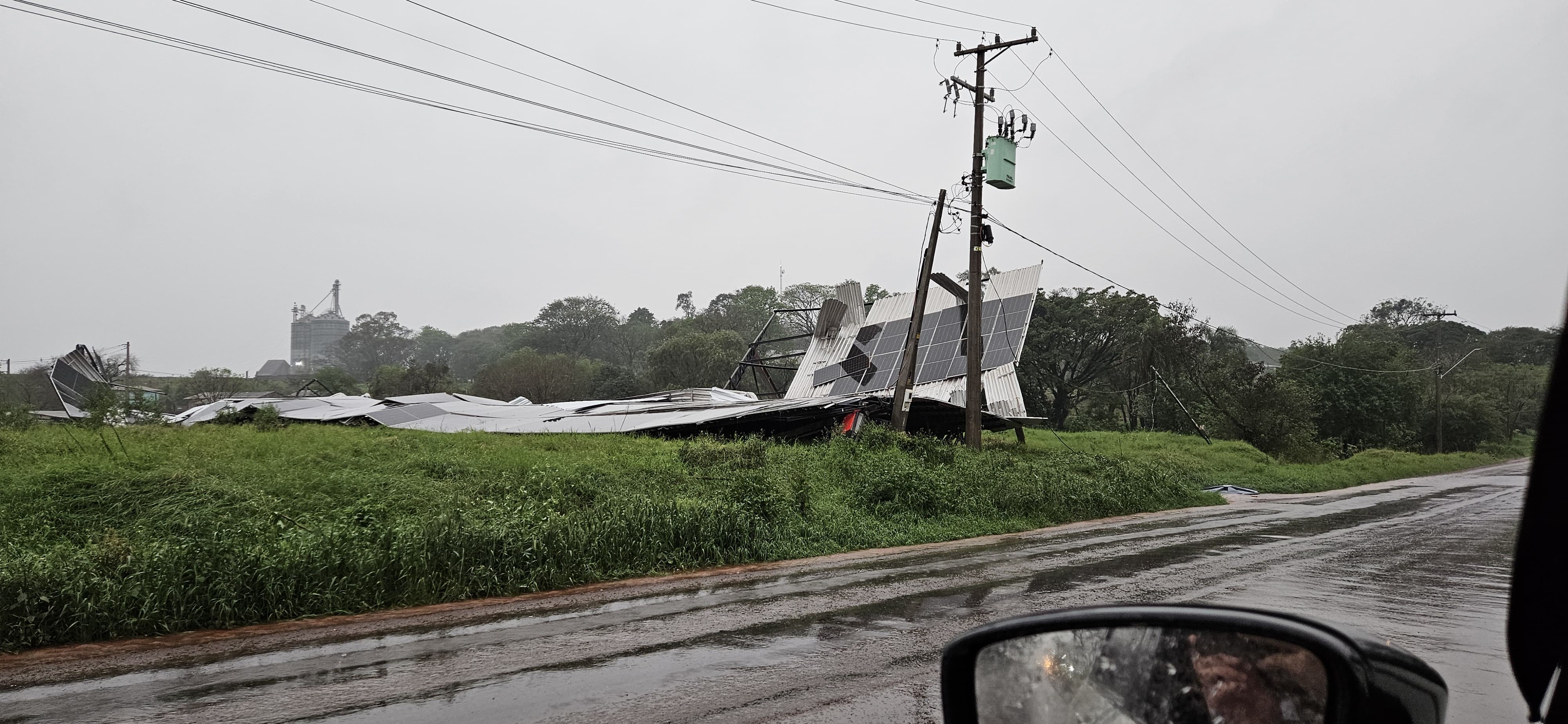 <p>Estrutura da Defesa Civil Municipal atende atingidos pelo temporal</p>