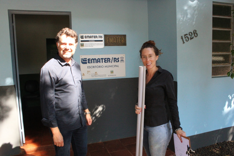 PREFEITO EM EXERCÍCIO DANIEL SEFFRIN HERTHER REALIZA VISITA AO ESCRITÓRIO DA EMATER