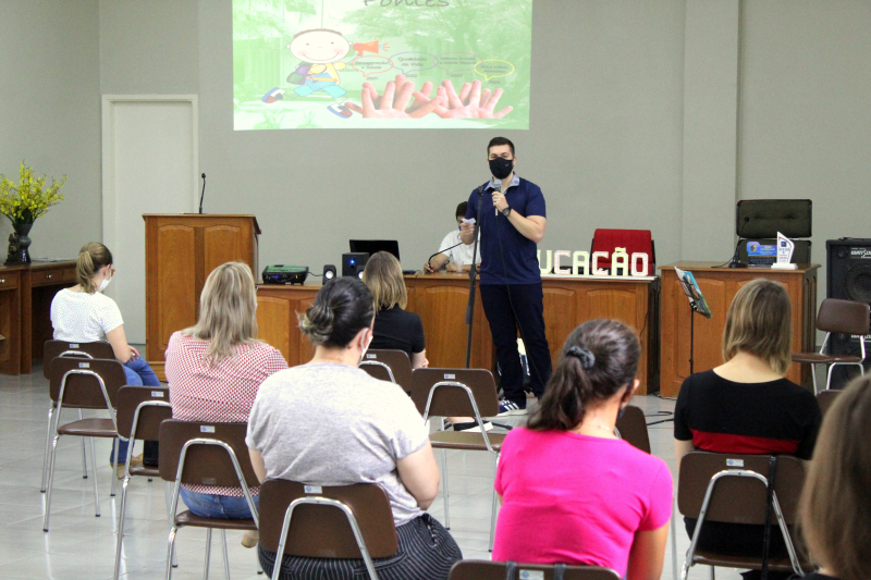 EQUIPE DA EMEI MORANGUINHO SE PREPARA PARA RETORNO DAS AULAS