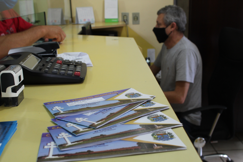 CARNÊS DE IPTU E ALVARÁ DEVEM SER RETIRADOS NA PREFEITURA