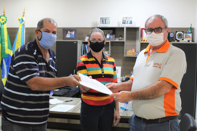 PREFEITO RECEBE INTEGRANTES DO STR, QUE PEDEM APOIO ÀS REIVINDICAÇÕES DE AGRICULTORES FAMILIARES