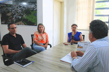 <p>EQUIPE DIRETIVA DA ESCOLA ESTADUAL JOS&Eacute; ADOLFO MEISTER VISITOU PREFEITO DANIEL SEFFRIN HERTHER</p>