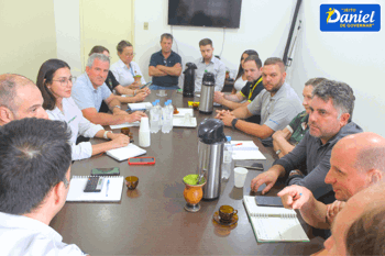 <p>ESTIAGEM 2025: REALIZADA IMPORTANTE REUNIÃO COM SEGMENTOS AGRO PARA FUTUR DEFINIÇÃO DE DECRETO DE EMERGÊNCIA</p>