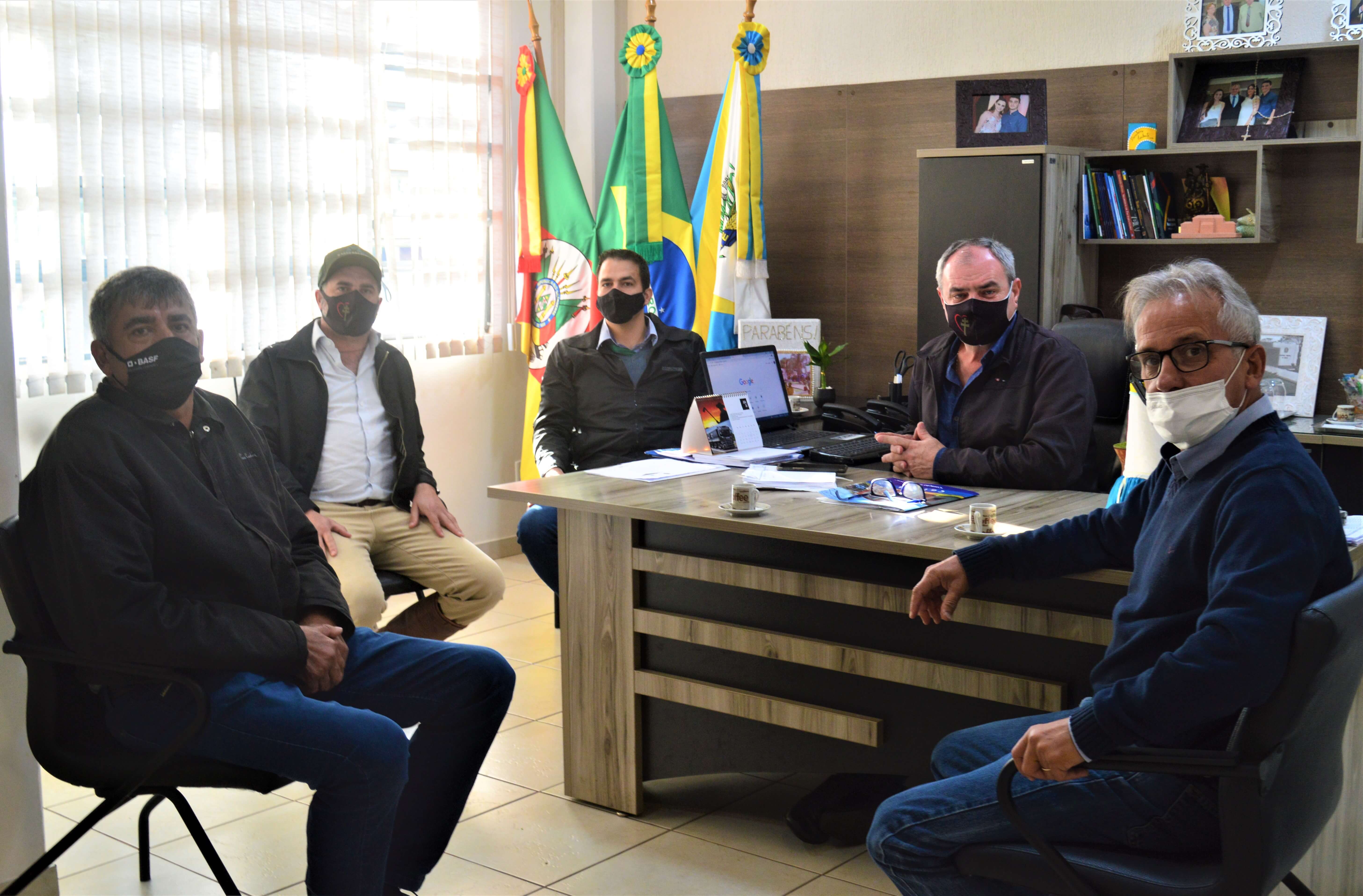 NOVO GERENTE DA UNIDADE DA COOPATRIGO EM CAIBATÉ É APRESENTADO À ADMINISTRAÇÃO MUNICIPAL