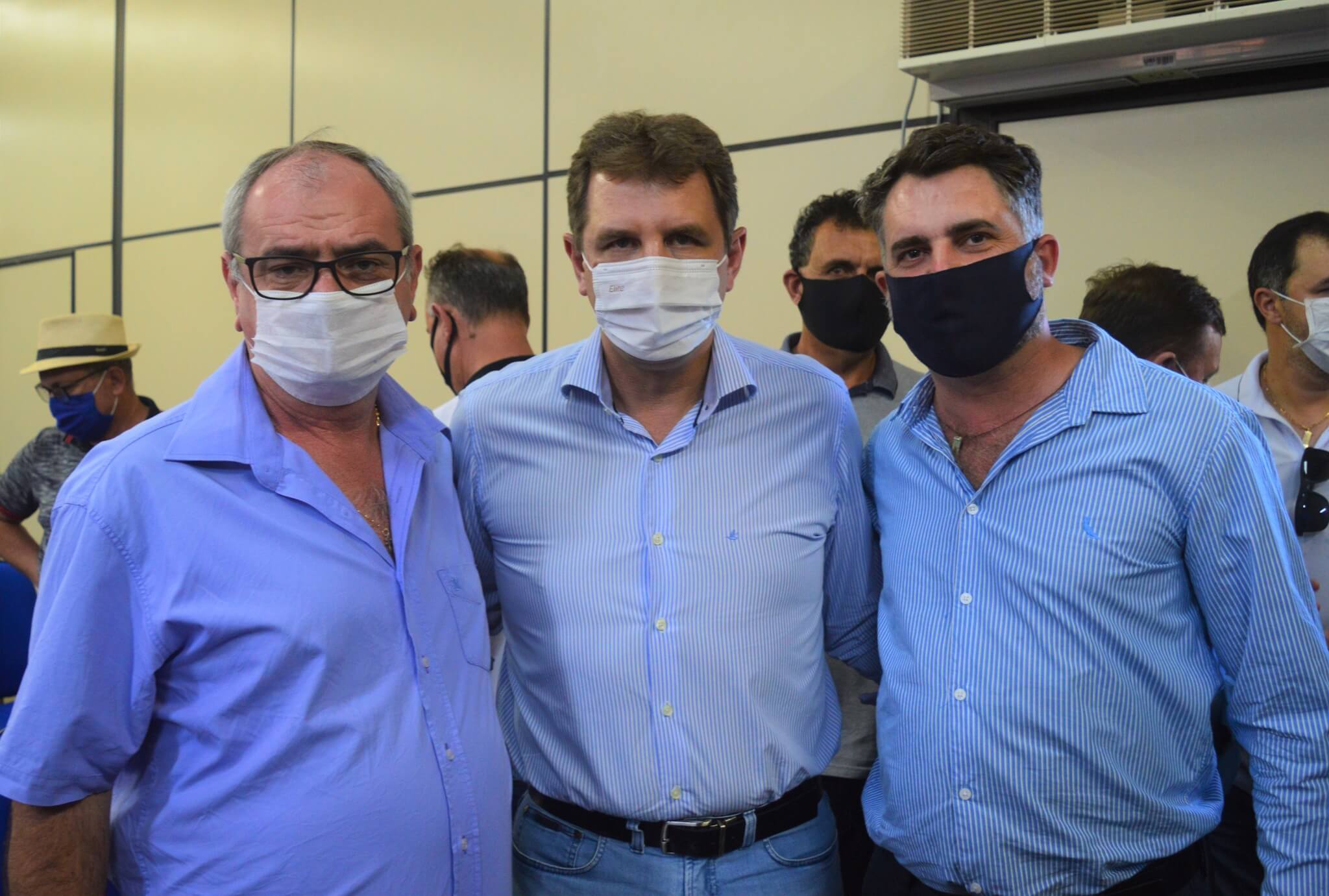 PREFEITO E VICE ENTREGAM EM MÃOS À MINISTRA DA AGRICULTURA REIVINDICAÇÕES CAIBATEENSES PARA CONTER PREJUÍZOS CAUSADOS PELA ESTIAGEM