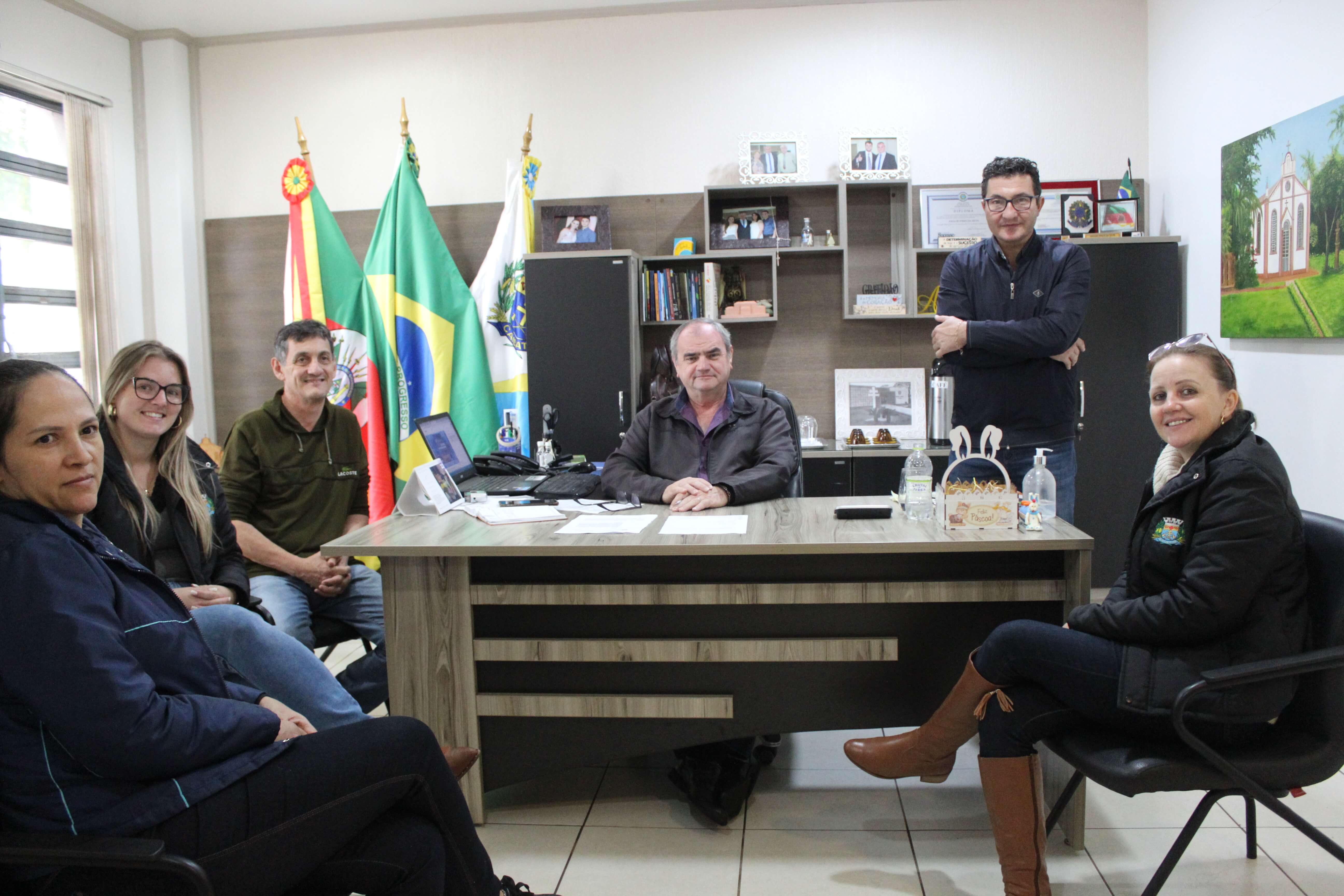 PREFEITO CONCEDE AUMENTO DE 26% NO VALE-ALIMENTAÇÃO DOS SERVIDORES MUNICIPAIS
