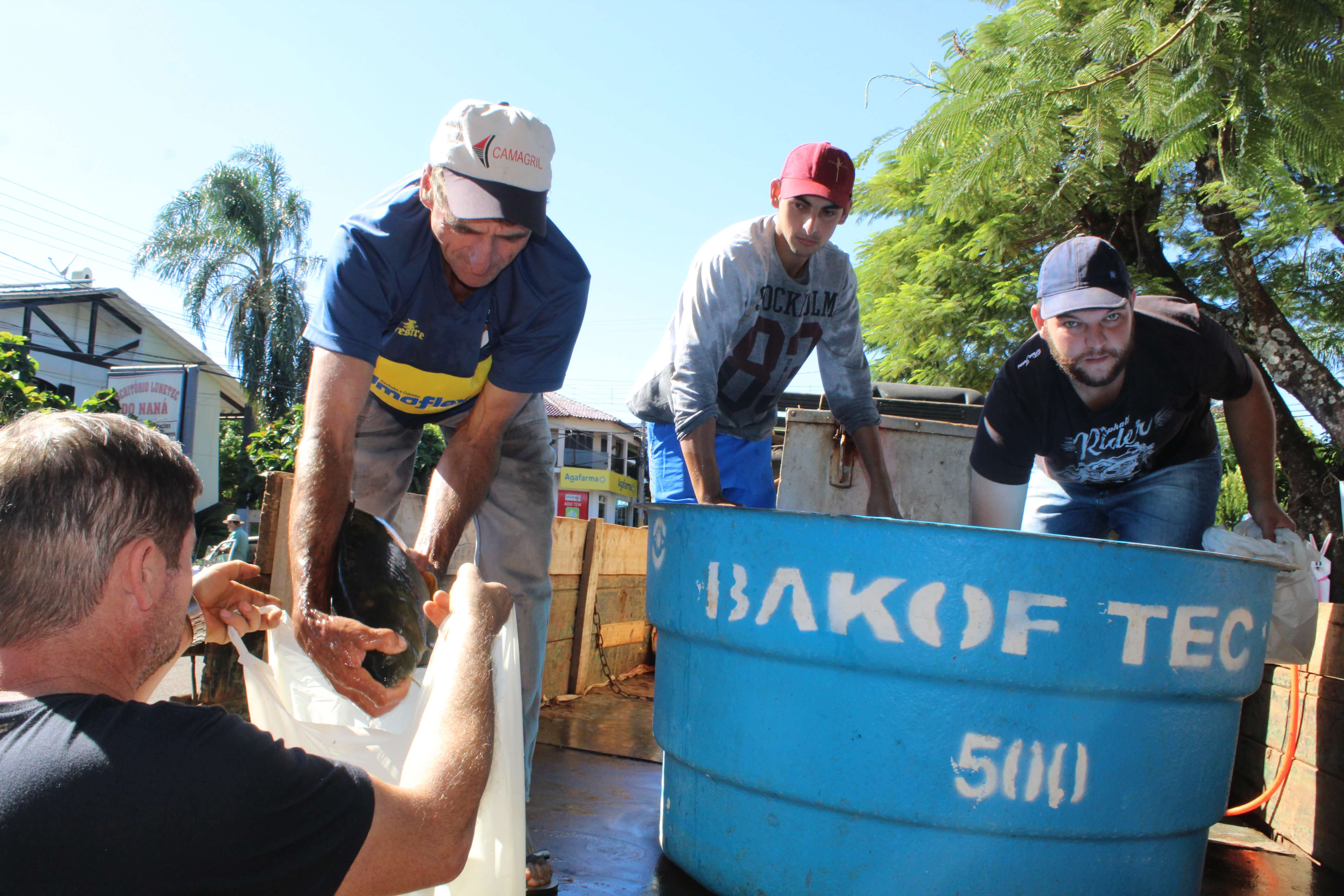 JÁ É UM SUCESSO: PRIMEIRA FEIRA DO PEIXE DE CAIBATÉ