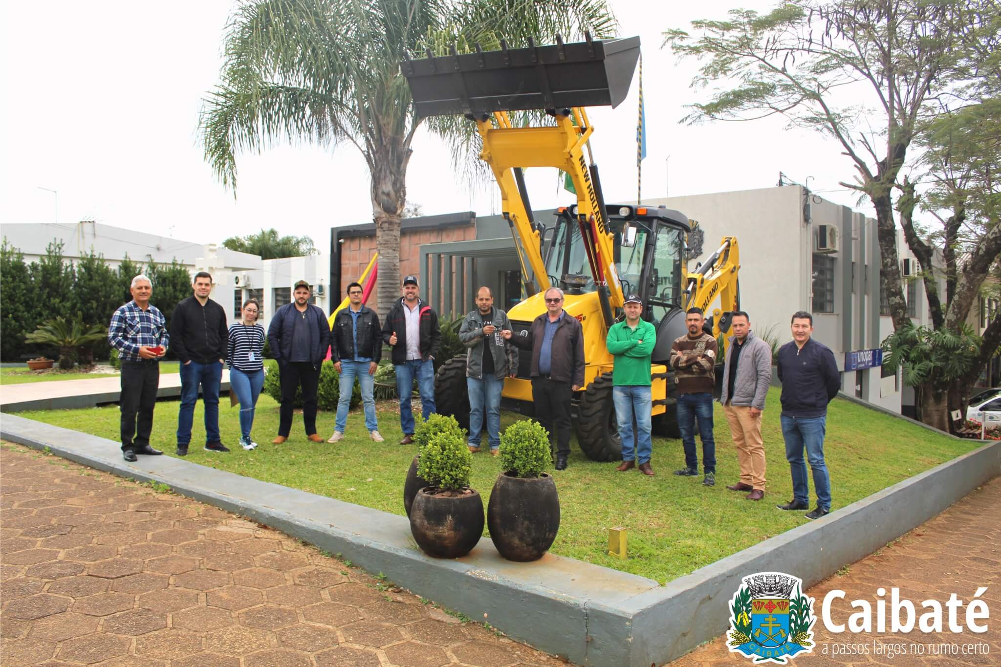 MUNICÍPIO DE CAIBATÉ ADQUIRE NOVA RETROESCAVADEIRA