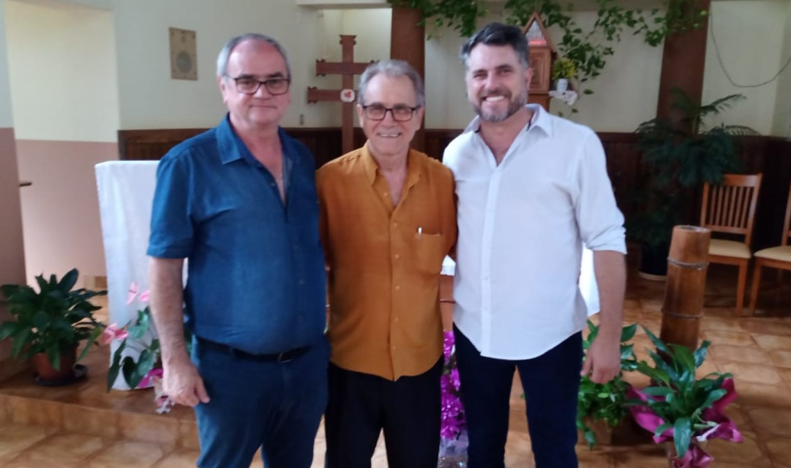 Prefeito e vice participam de missa em ação de graças ao padre Danilo, que se afasta das atividades no Santuário do Caaró