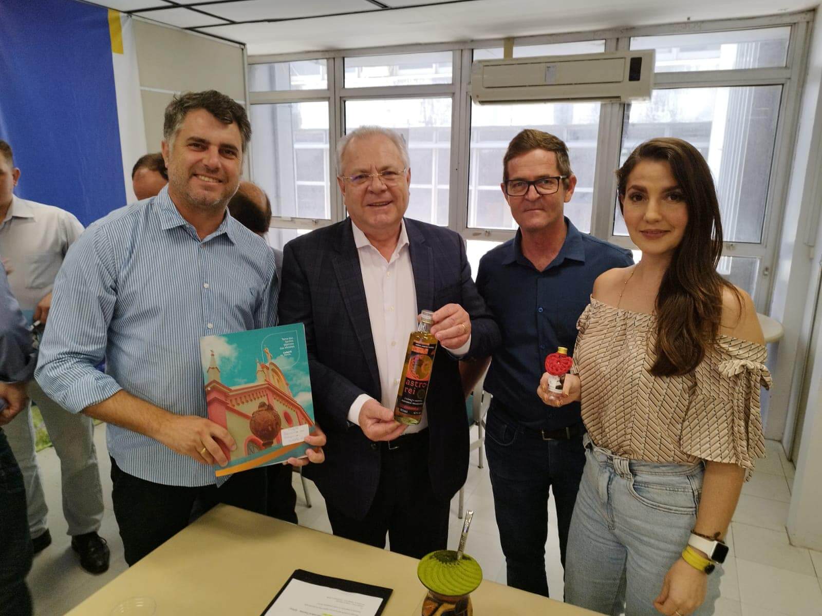 TURISMO: COMITIVA CAIBATEENSE SE REÚNE COM SECRETÁRIO ESTADUAL PARA SOLICITAR LIBERAÇÃO DE INVESTIMENTOS PARA O SANTUÁRIO DO CAARÓ