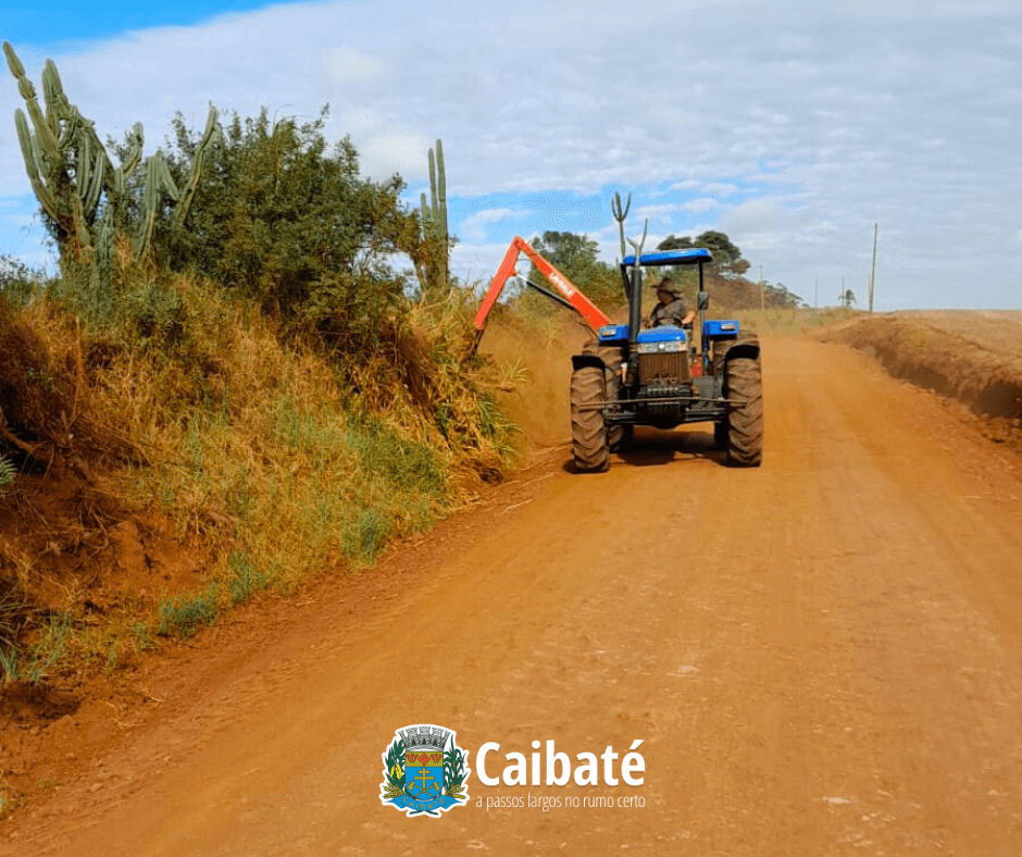 EQUIPE DA SECRETARIA DE AGRICULTURA TRABALHA EM ROÇADAS NAS ESTRADAS DO INTERIOR