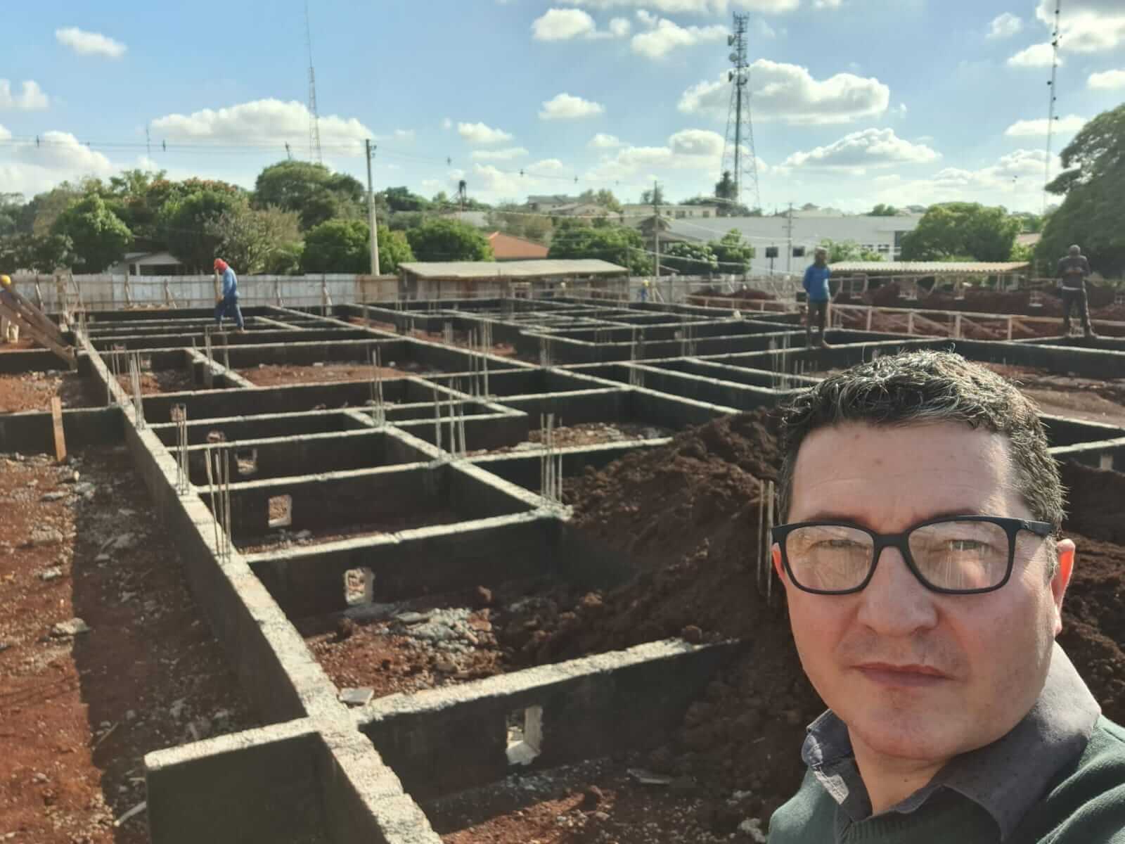 SEGUE EM RITMO ACELERADO AS OBRAS DE CONSTRUÇÃO DA NOVA CRECHE EM CAIBATÉ
