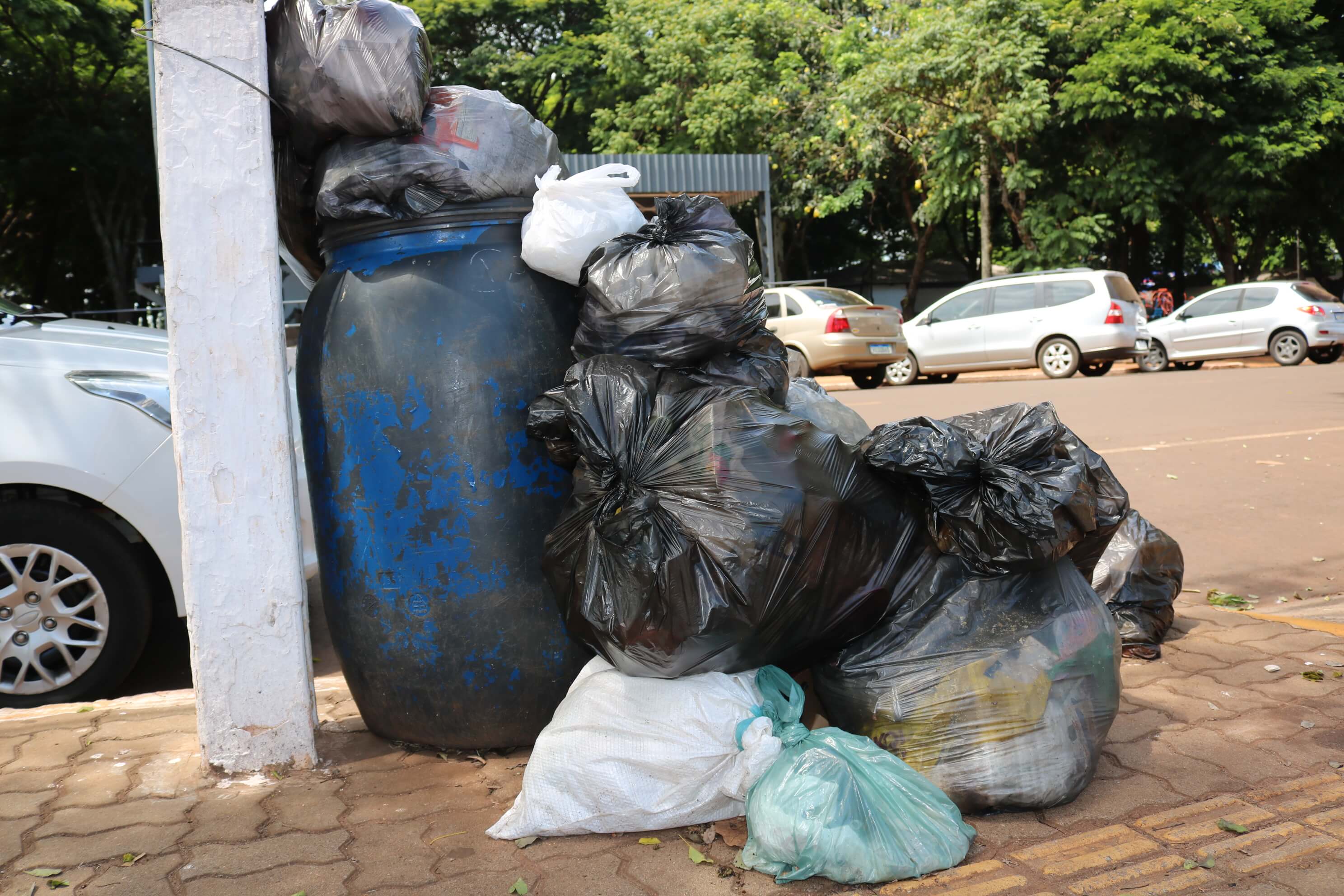 Prefeitura notifica empresa de coleta de lixo