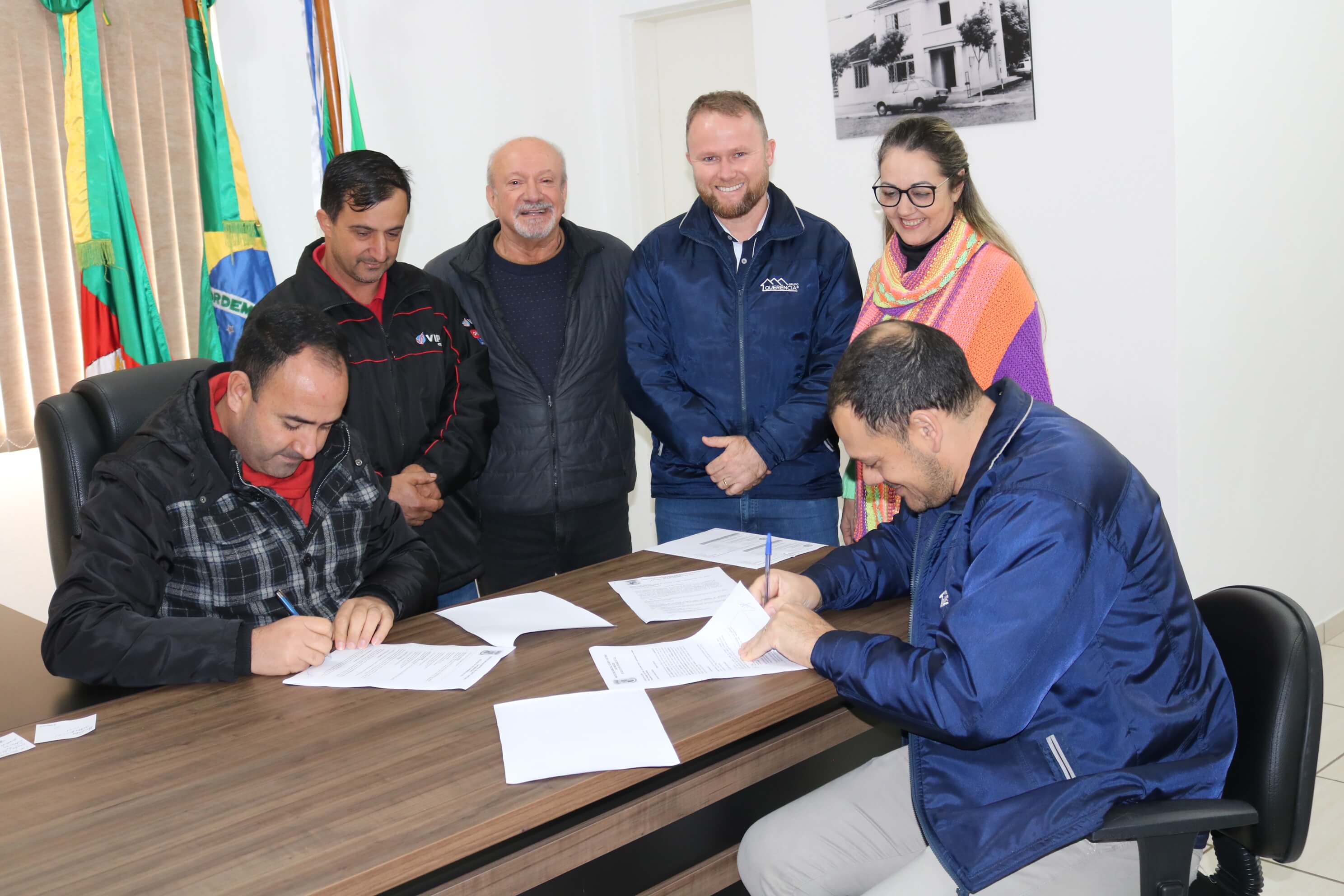 Prefeitura assina contrato para realizar a obra de calçamento em 46 quadras