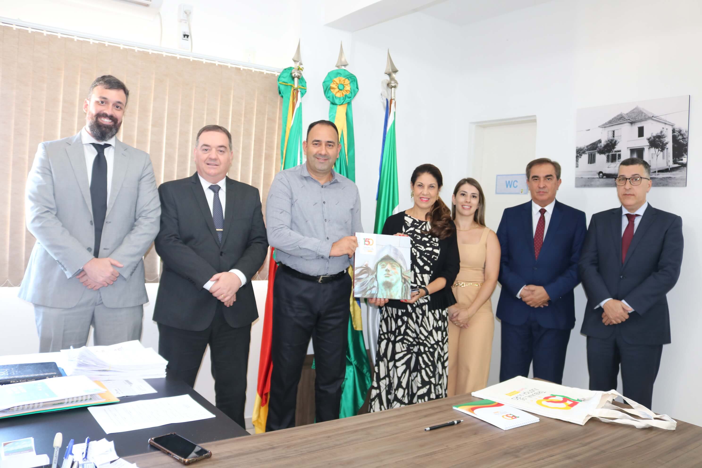 Desembargador e juízes corregedores visitam prefeito Felisberto para apresentar projetos inovadores