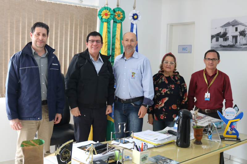 Prefeito recebe visita do superintendente do Banrisul 