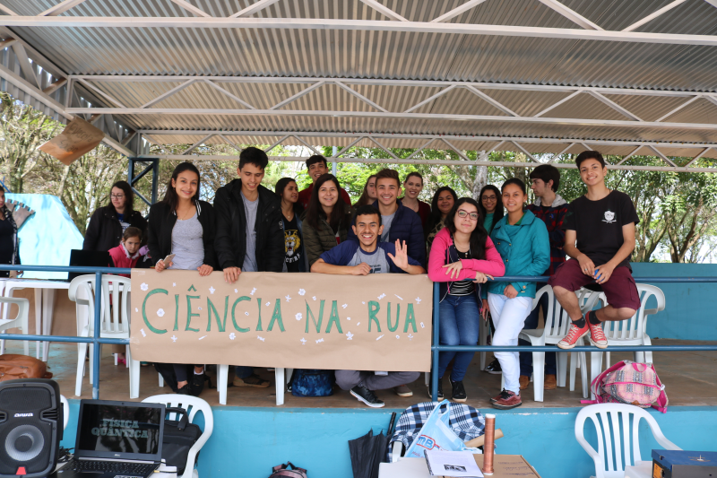 Alunos do Colégio TBG promovem o projeto ‘Ciência da Rua'