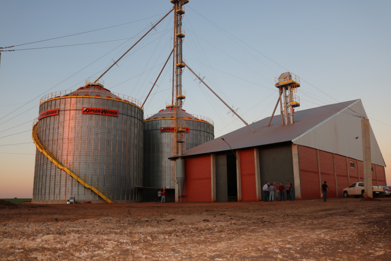 Prefeito e secretários participam da inauguração do silo de armazenagem de grãos no Rincão do Umbu, interior do município 