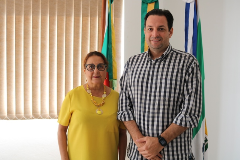 Vice-prefeita recebe visita de assessor do deputado Sérgio Turra 