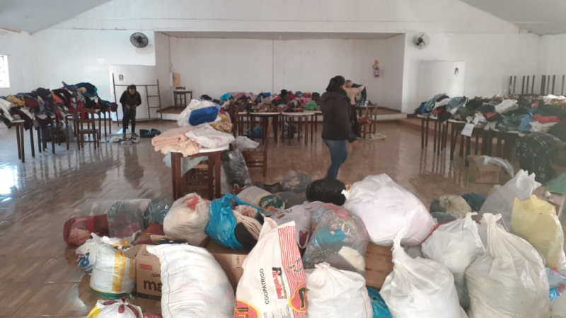 “Rádios Legais, Juntas Fazem Mais”: distribuição das roupas será realizada nesta quarta-feira pela Assistência Social