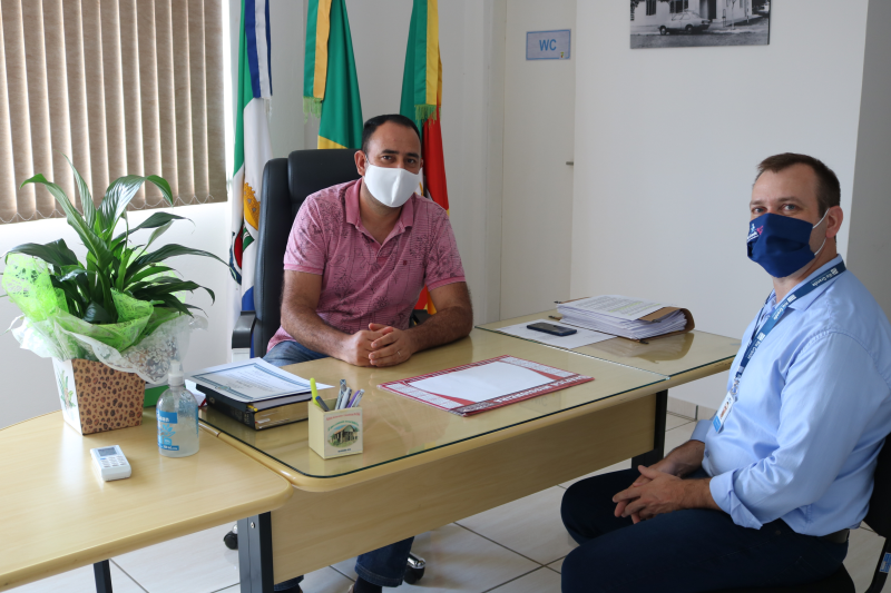 Prefeito Felisberto Ferreira recebe visita do Gerente-Geral do Banrisul