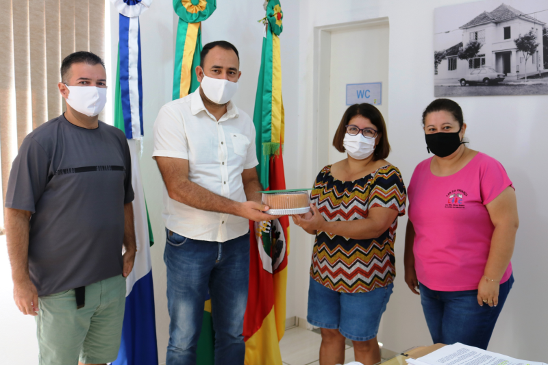 Prefeito recebe visita de cortesia da coordenação do Lar da Criança 