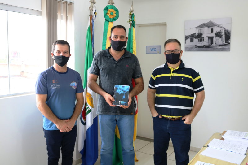 Prefeito Felisberto Ferreira recebe visita do proprietário e diretor da Rádio 89.1 FM