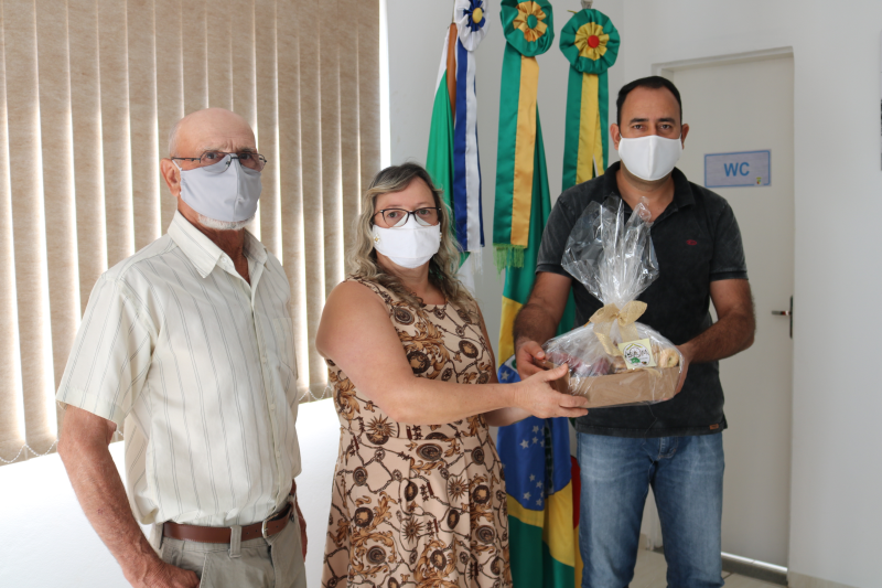 Prefeito Felisberto Ferreira recebe visita de cortesia da presidente da APAM