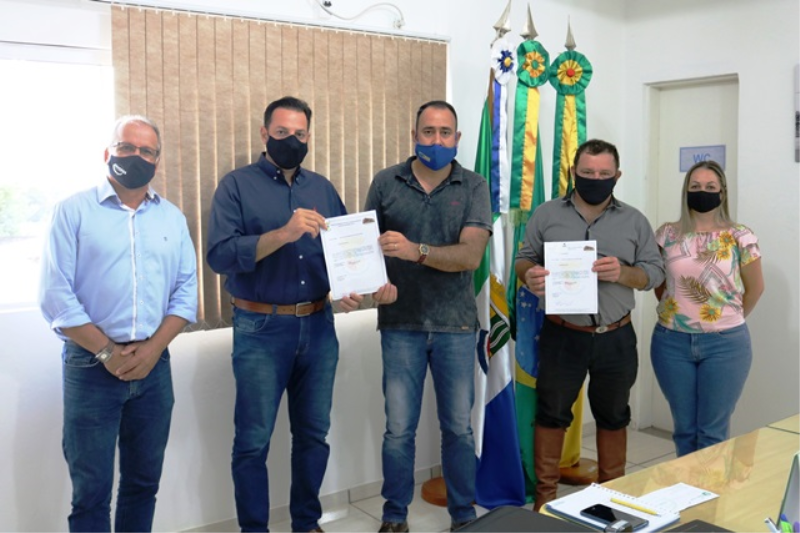 Resíduo asfáltico: prefeito Felisberto entrega ofício ao deputado Turra para que intervenha junto ao DNIT