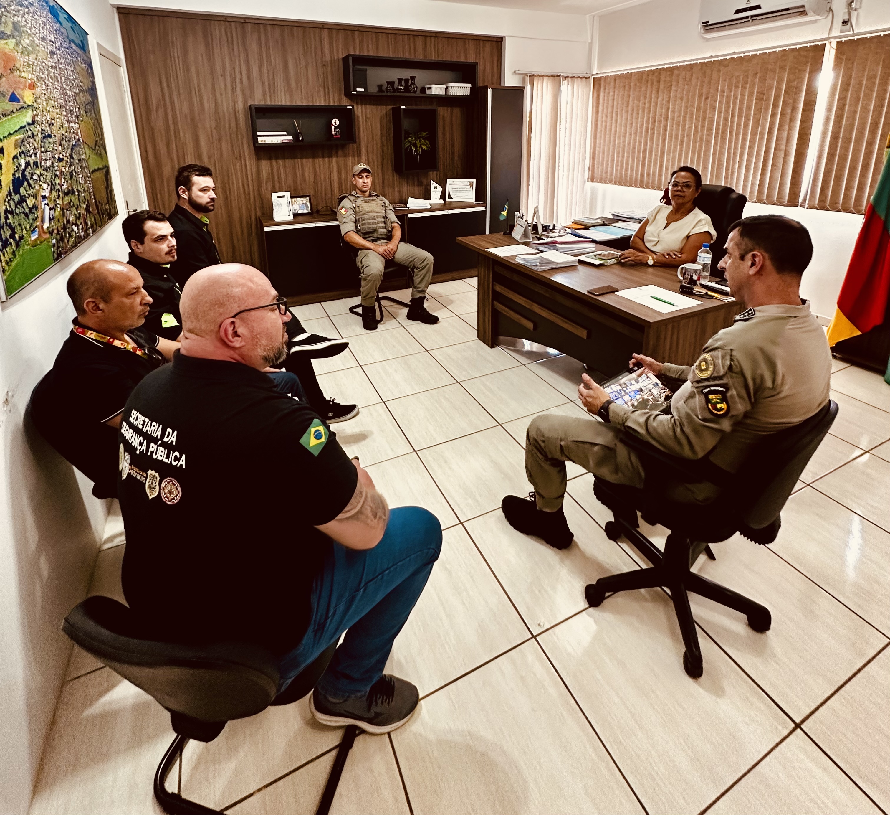 <p>&nbsp;</p>
<p class="p2"><span class="s2">Prefeitura discute refor&ccedil;o na seguran&ccedil;a e moderniza&ccedil;&atilde;o no videomonitoramento</span></p>