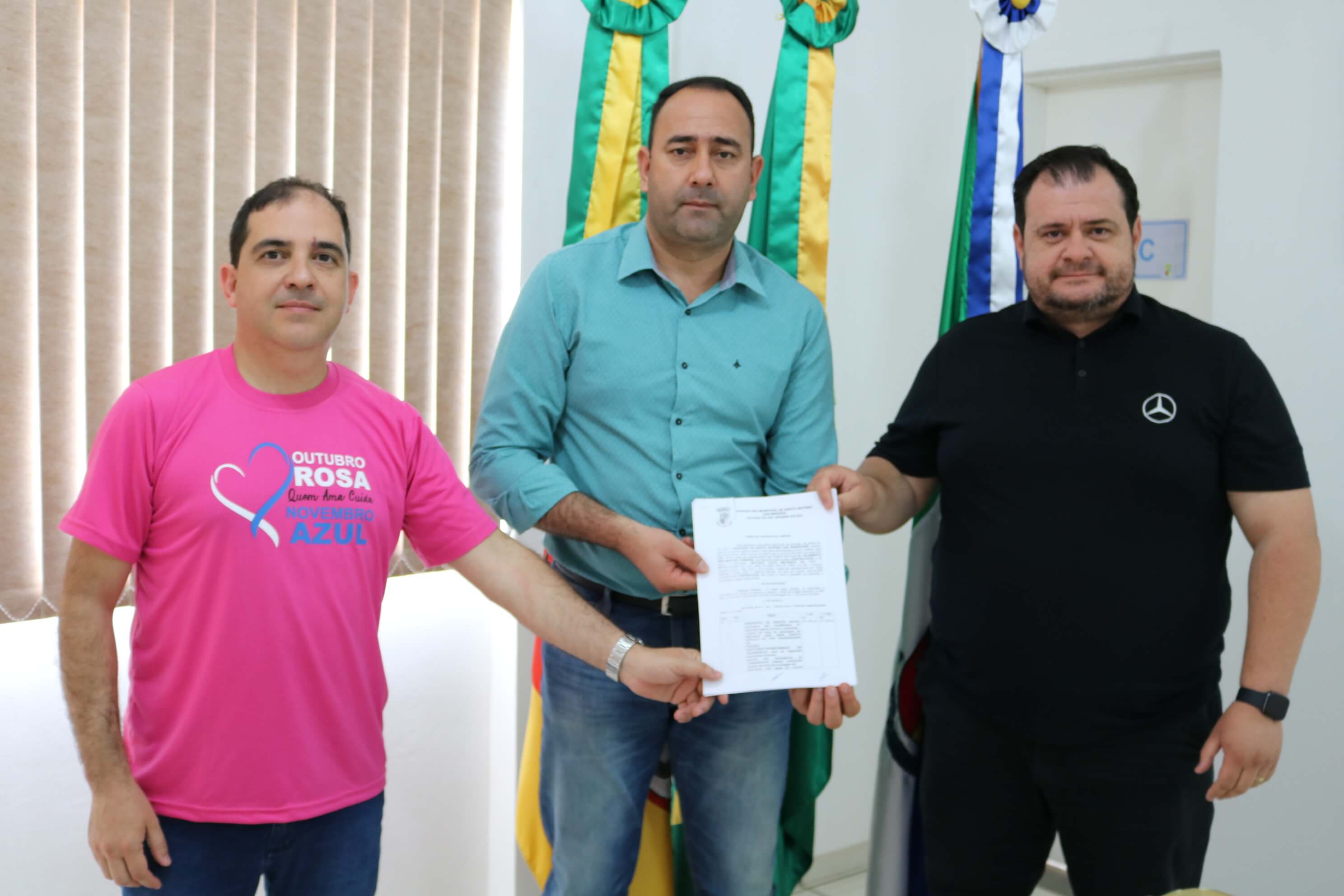 Contrato assinado para compra de uma Van 0Km