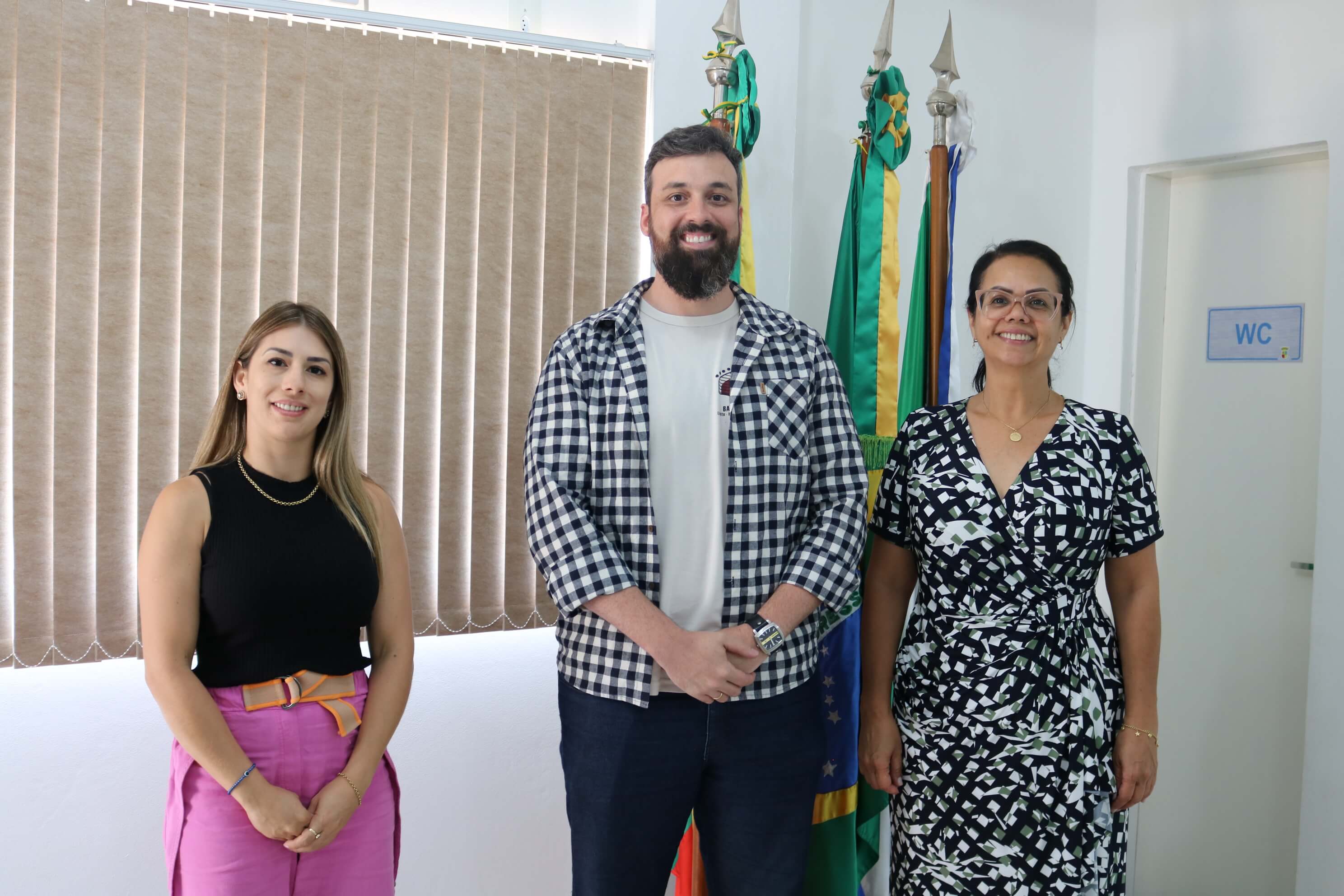 Prefeita recebe visita do juiz de direito da Comarca de Santo Antônio das Missões