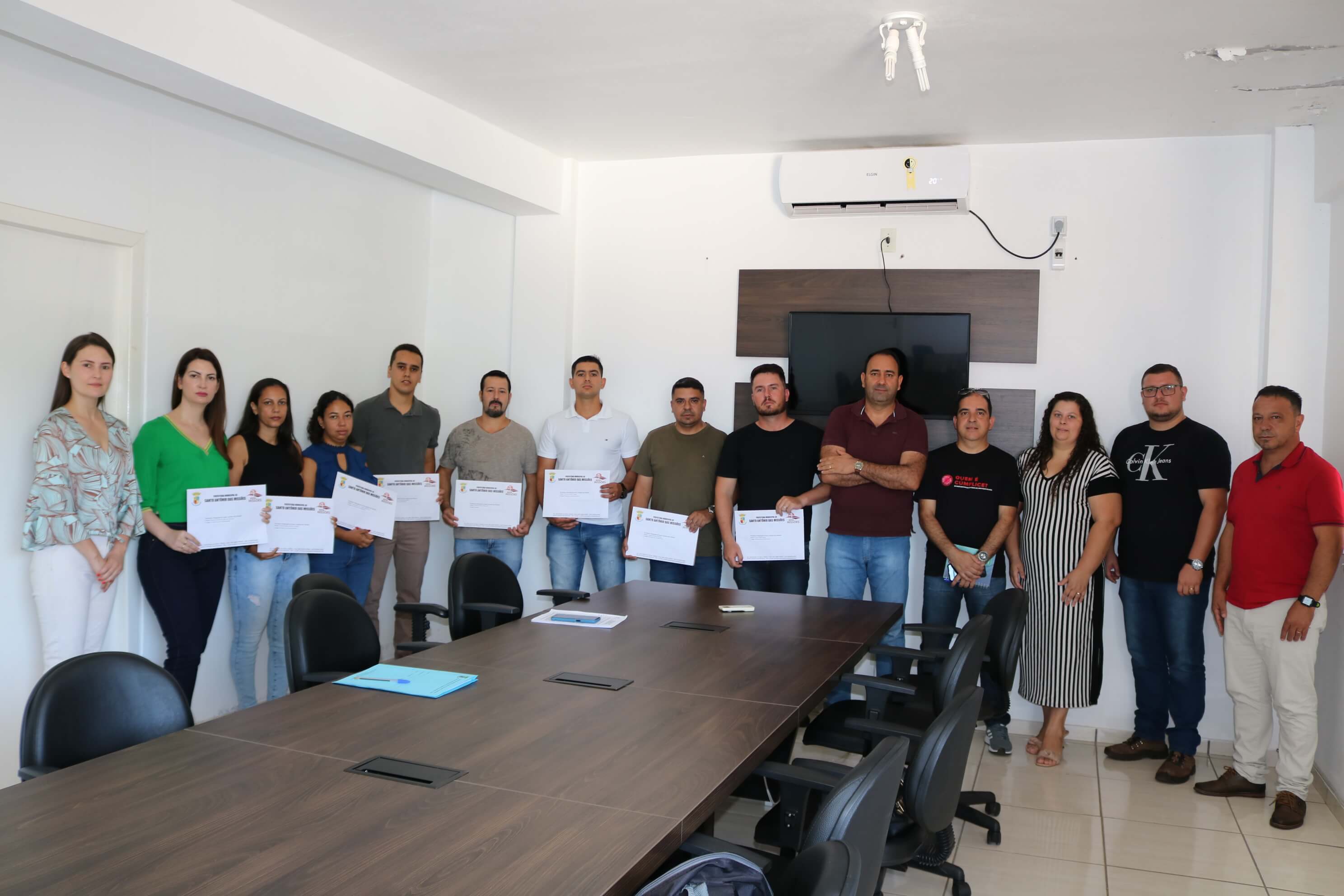 Prefeitura de Santo Antônio das Missões empossa 08 novos aprovados no concurso público 001/2019
