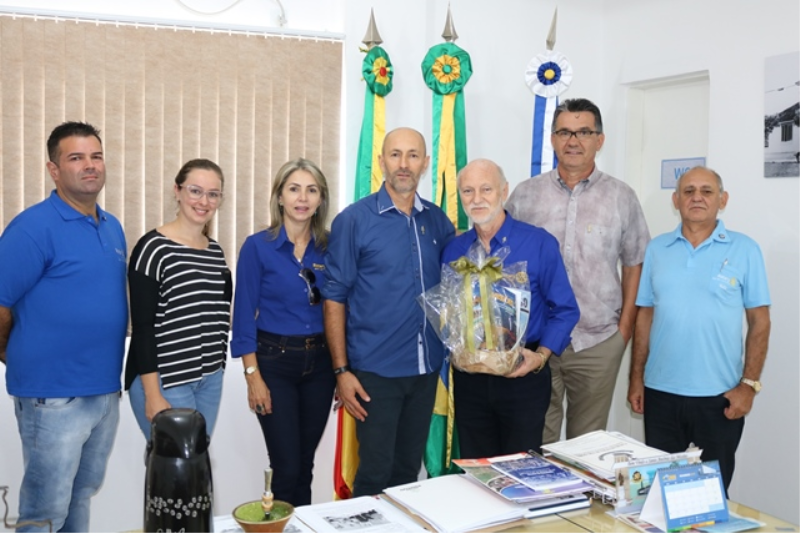 Prefeito Puranci Barcelos recebe visita do governador do Rotary Club