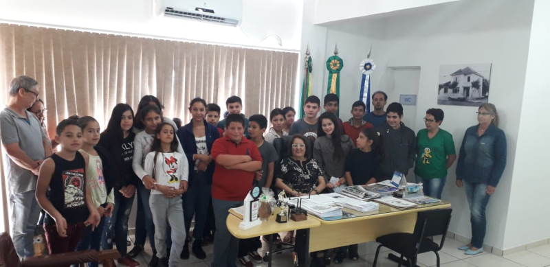 Vice-prefeita recebe visita de alunos da Escola Evilásio Jacques Ourique 