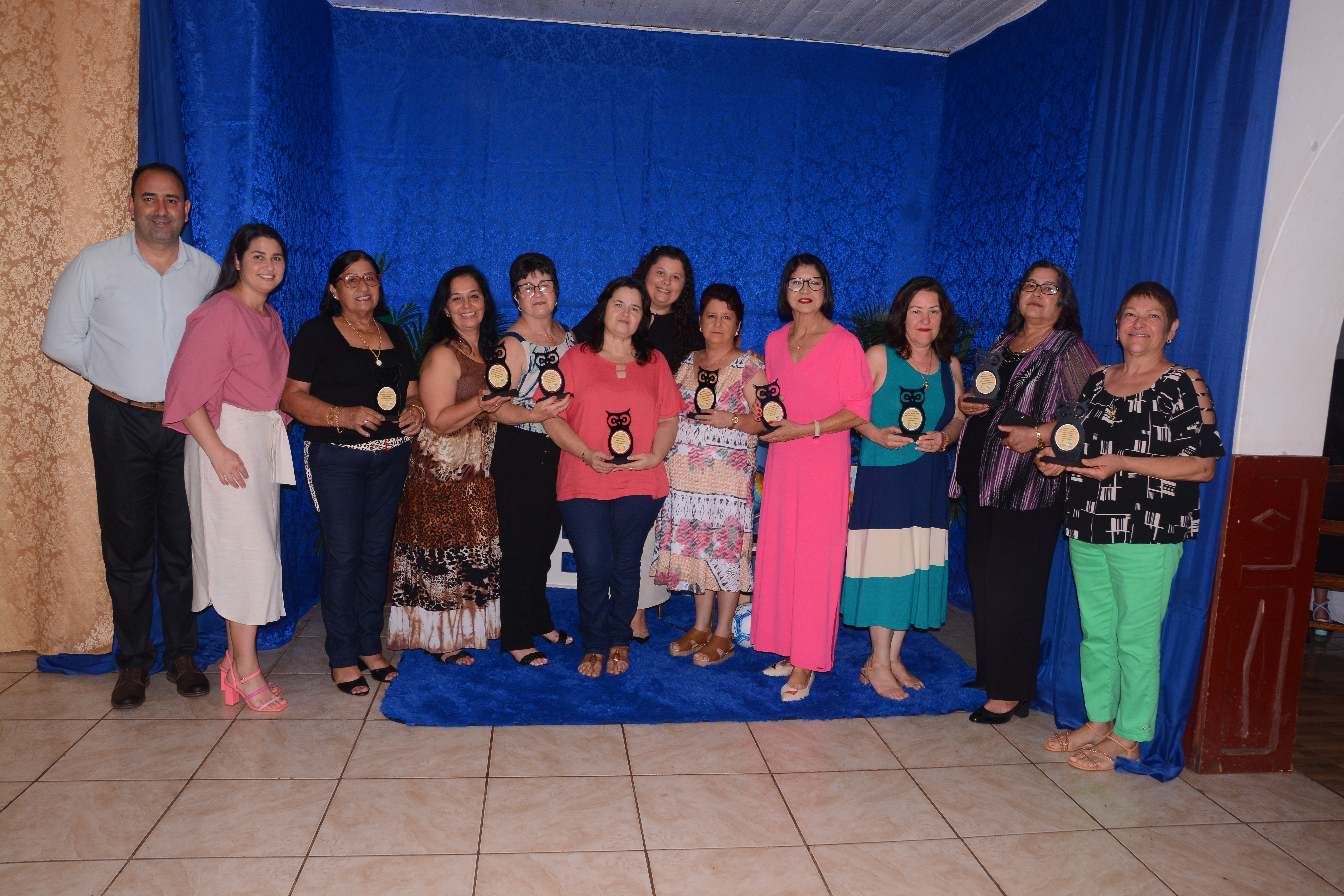 Prefeitura de Santo Antônio das Missões celebra professores, funcionários e aposentados com noite de reconhecimento e entretenimento