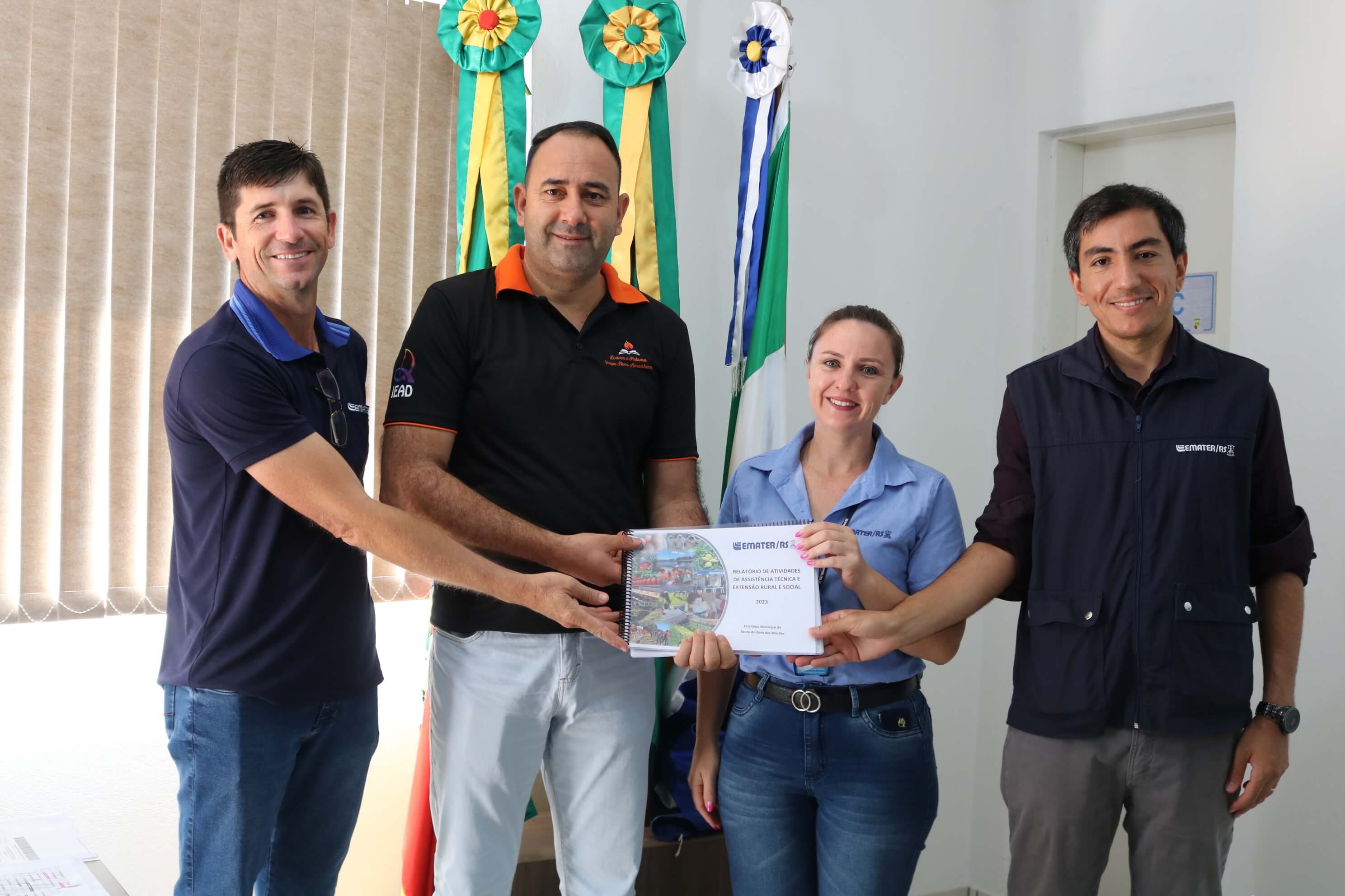 EMATER realiza entrega do relatório de atividades ao prefeito municipal