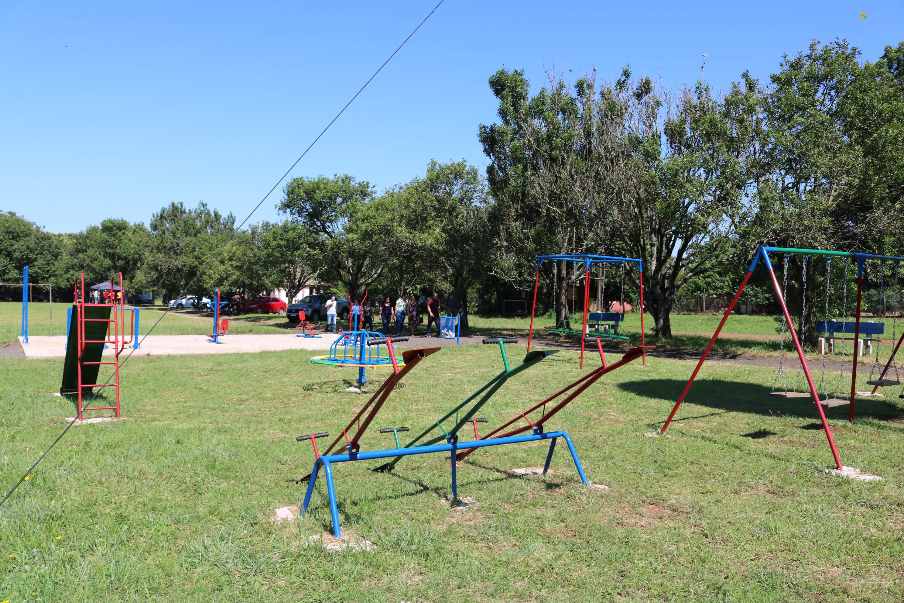 Prefeitura de Santo Antônio das Missões inaugura espaço com pracinha, academia ao ar livre e pista de caminhada