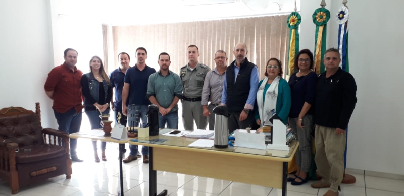 Prefeito Puranci Barcelos convoca reunião para definições da instalação de câmeras de segurança 