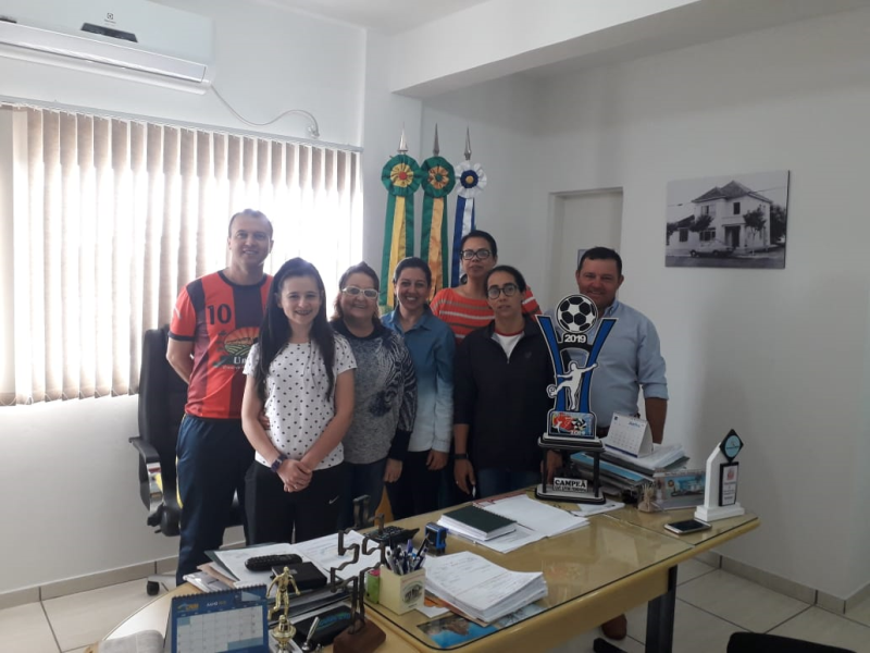 Prefeita em exercício recebe integrantes da equipe do Sport Clube Gaúcho