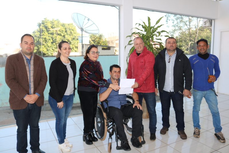 Prefeitura recebe emenda parlamentar para aquisição de um micro-ônibus
