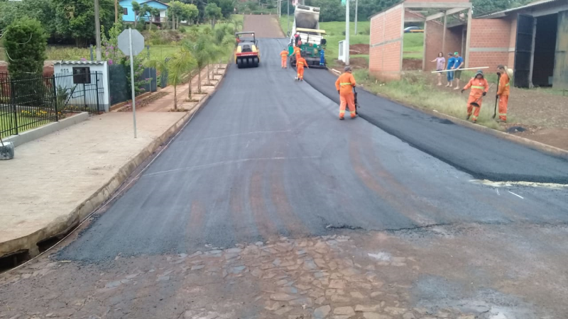 Ruas de Porto Mauá recebem pavimentação Asfáltica