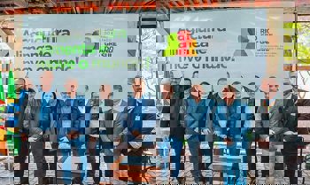 <p><strong>PREFEITO MANICO DINON ASSINA CONV&Ecirc;NIO </strong><strong>JUNTO AO GOVERNO DO ESTADO </strong></p>
<p><strong>&nbsp;</strong></p>
<p><strong>&nbsp;</strong></p>