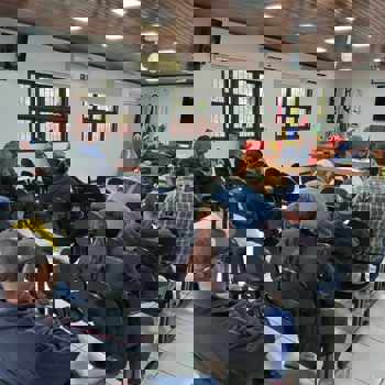 <p><span class="x19la9d6 x1fc57z9 x6ikm8r x10wlt62 x19co3pv x1g5zs5t xfibh0p xiy17q3 x1xsqp64 x1lkfr7t xexx8yu xyri2b x18d9i69 x1c1uobl"><span class="xrtxmta x1bhl96m">🐝</span></span><span class="x19la9d6 x1fc57z9 x6ikm8r x10wlt62 x19co3pv x1g5zs5t xfibh0p xiy17q3 x1xsqp64 x1lkfr7t xexx8yu xyri2b x18d9i69 x1c1uobl"><span class="xrtxmta x1bhl96m">👨🏻&zwj;🌾</span></span><strong>FORTALECER A APICULTURA, VALORIZAR O CAMPO</strong>&nbsp;</p>