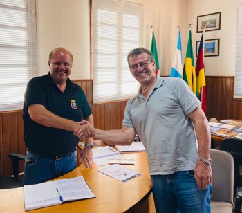 <p>Transmiss&atilde;o de Cargo! Prefeito Manico passa para Vice Andr&eacute; a Administra&ccedil;&atilde;o!</p>