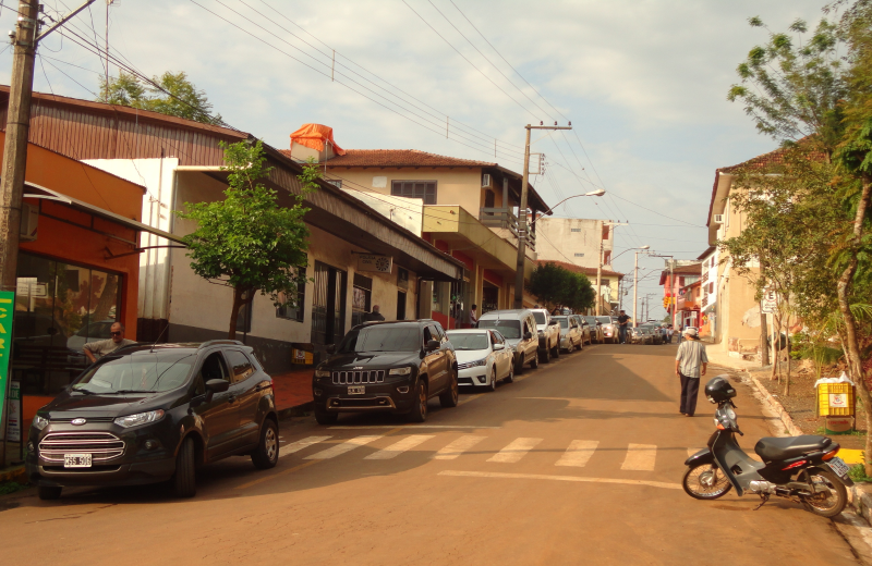 ARGENTINOS INVADEM BRASIL PARA FAZER COMPRAS
