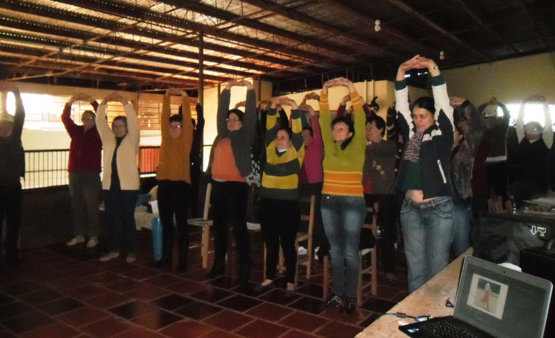 FAMÍLIAS RURAIS DE PORTO MAUÁ RECEBEM ORIENTAÇÕES POSTURAIS E PARA MELHORIA