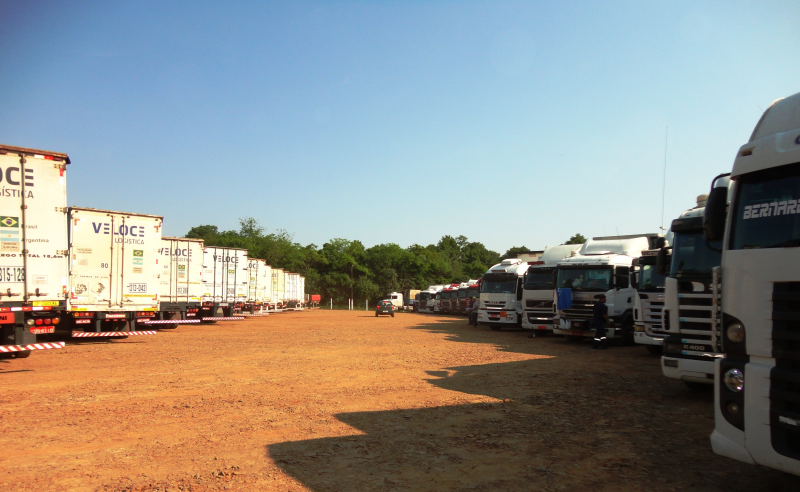 RECORDE DE CAMINHÕES NO PATIO ALFANDEGADO DE PORTO MAUA