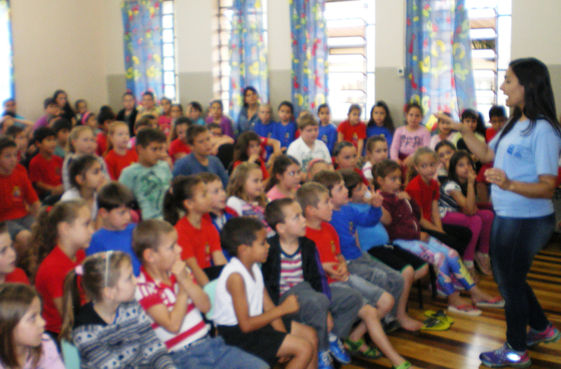 ESTUDANTES DE PORTO MAUÁ SÃO ESTIMULADOS AO CONSUMO DE ALIMENTOS SAUDÁVEIS